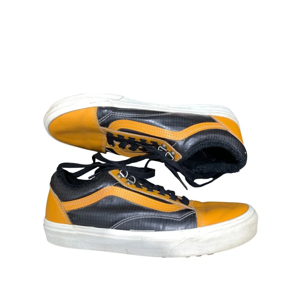 Vans Old Skool MTE Mens 9 Womens 10.5 Orange Black Leather Fleece Lined Sneakers